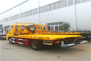 蝶山附近拖车救援搭电