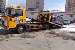 蝶山救援拖车费用怎么算